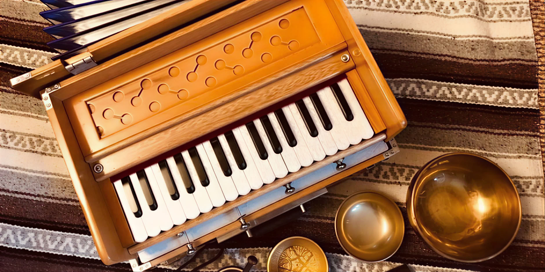 Kirtan Mantra, Muziek & Verhaal