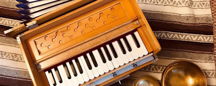 Kirtan Mantra, Muziek & Verhaal