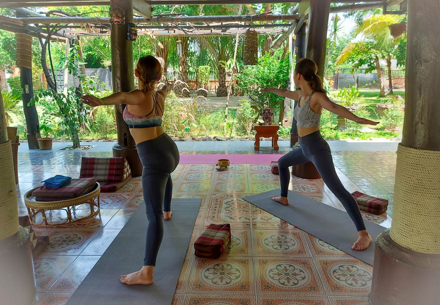 Een toost op welzijn – yoga & wijn