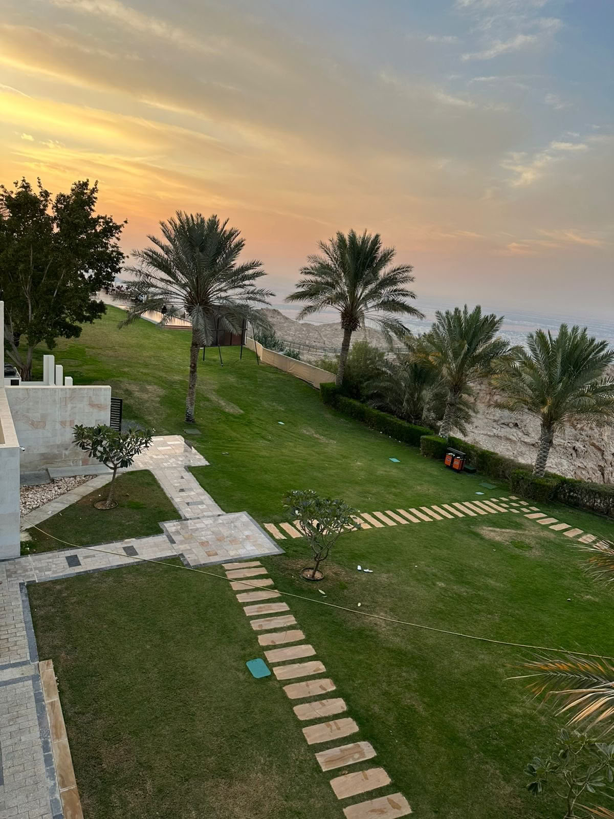 Zonsondergangyoga in Jubail Mangrove Park