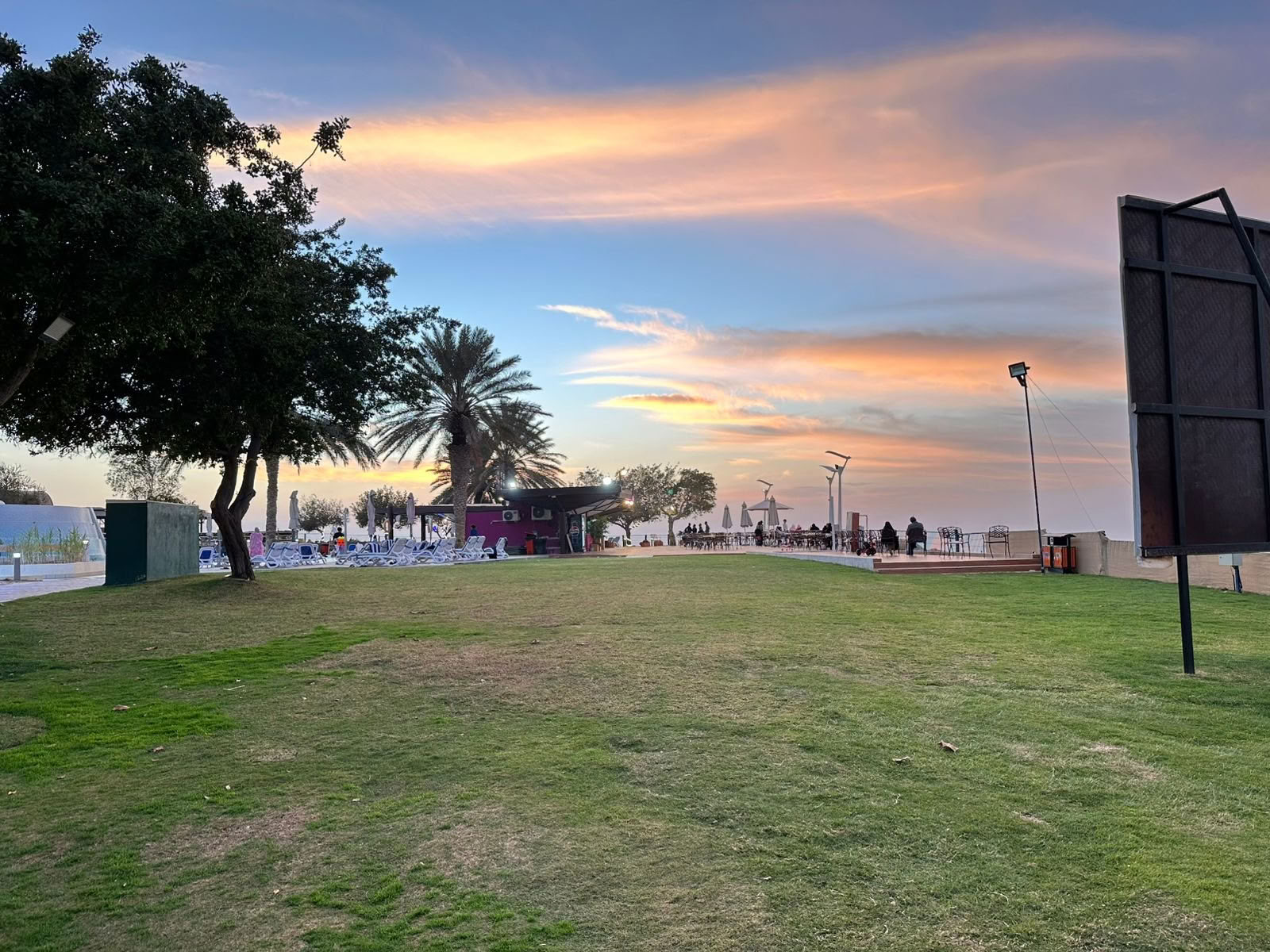Zonsondergangyoga in Jubail Mangrove Park