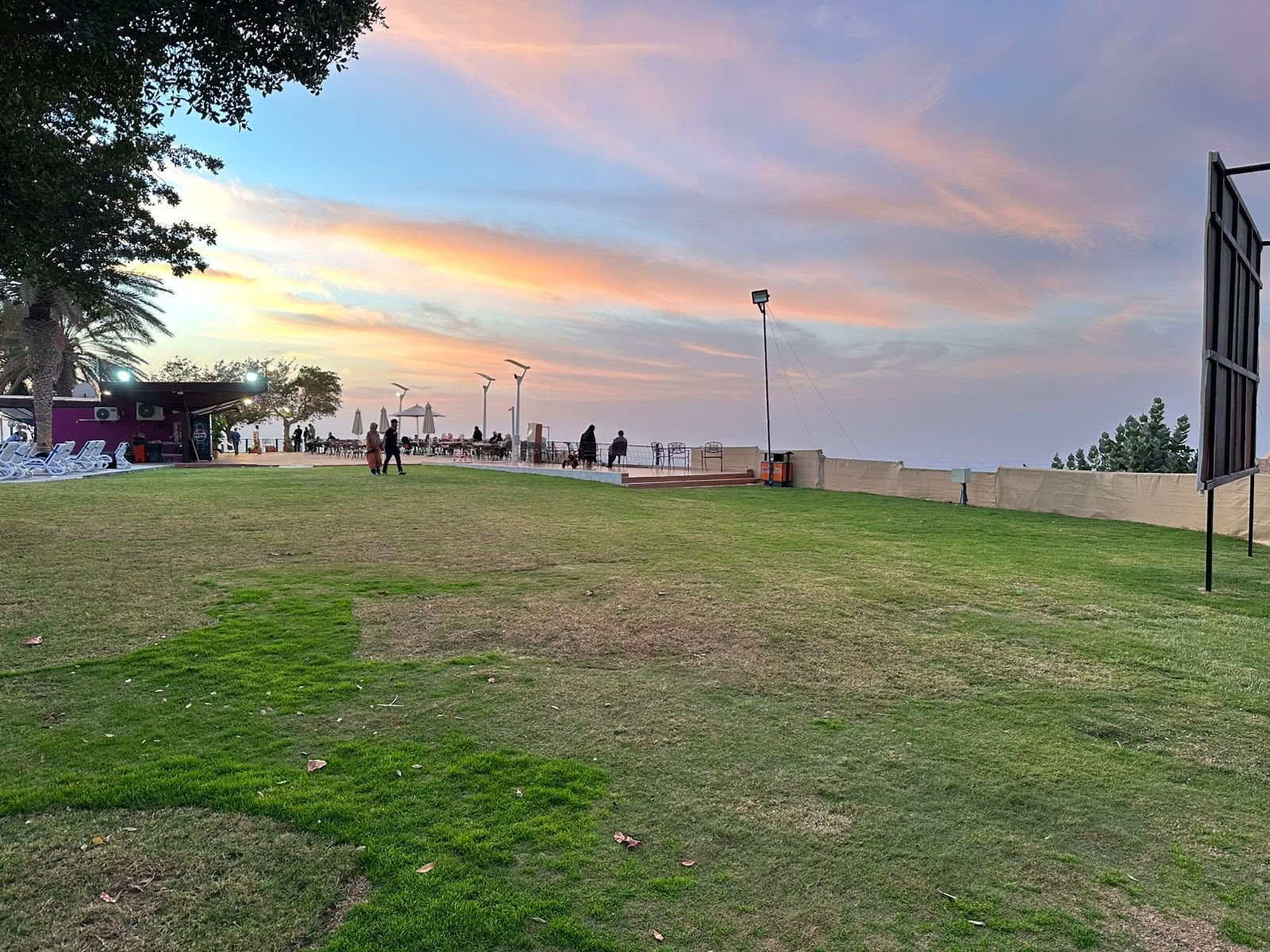 Zonsondergangyoga in Jubail Mangrove Park
