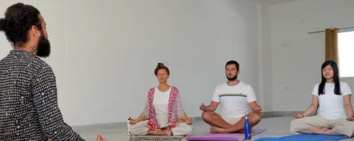 100-uurs yogadocentenopleiding in Rishikesh