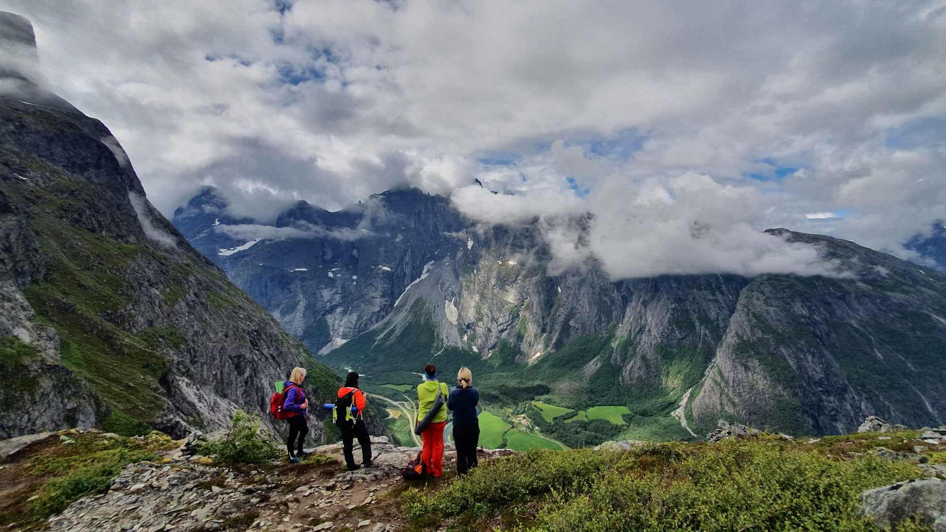 Yoga- en wandelretreat in Noorwegen – 06.08.2027 voor mannen en vrouwen
