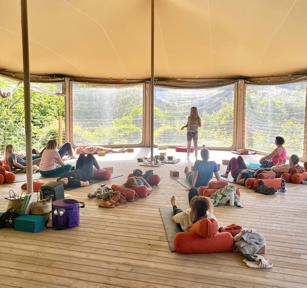 Yoga-retreat in de boomtoppen van Devon