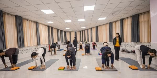 100 uur yoga therapie TTC in Rishikesh