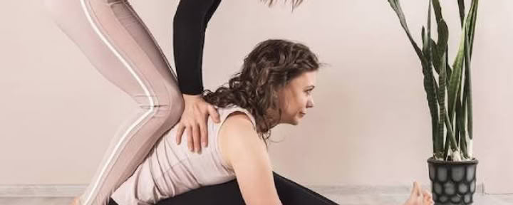 100 uur yoga therapie TTC in Rishikesh