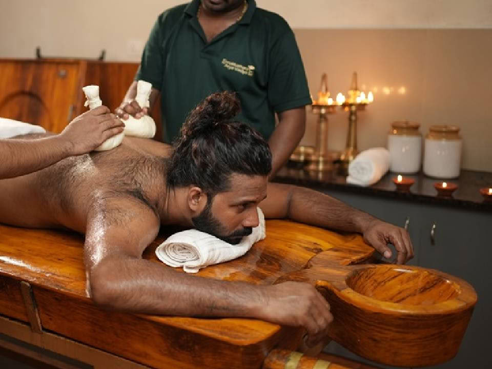 21-daagse Veda Evolve: Ayur Yoga Ayurveda Wellness- en Verjongingstherapie met Yoga-Retraite
