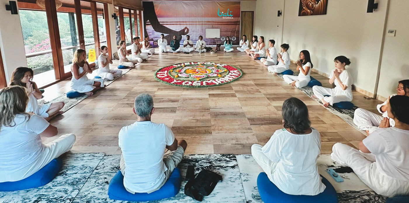 100-uurs yogadocentenopleiding