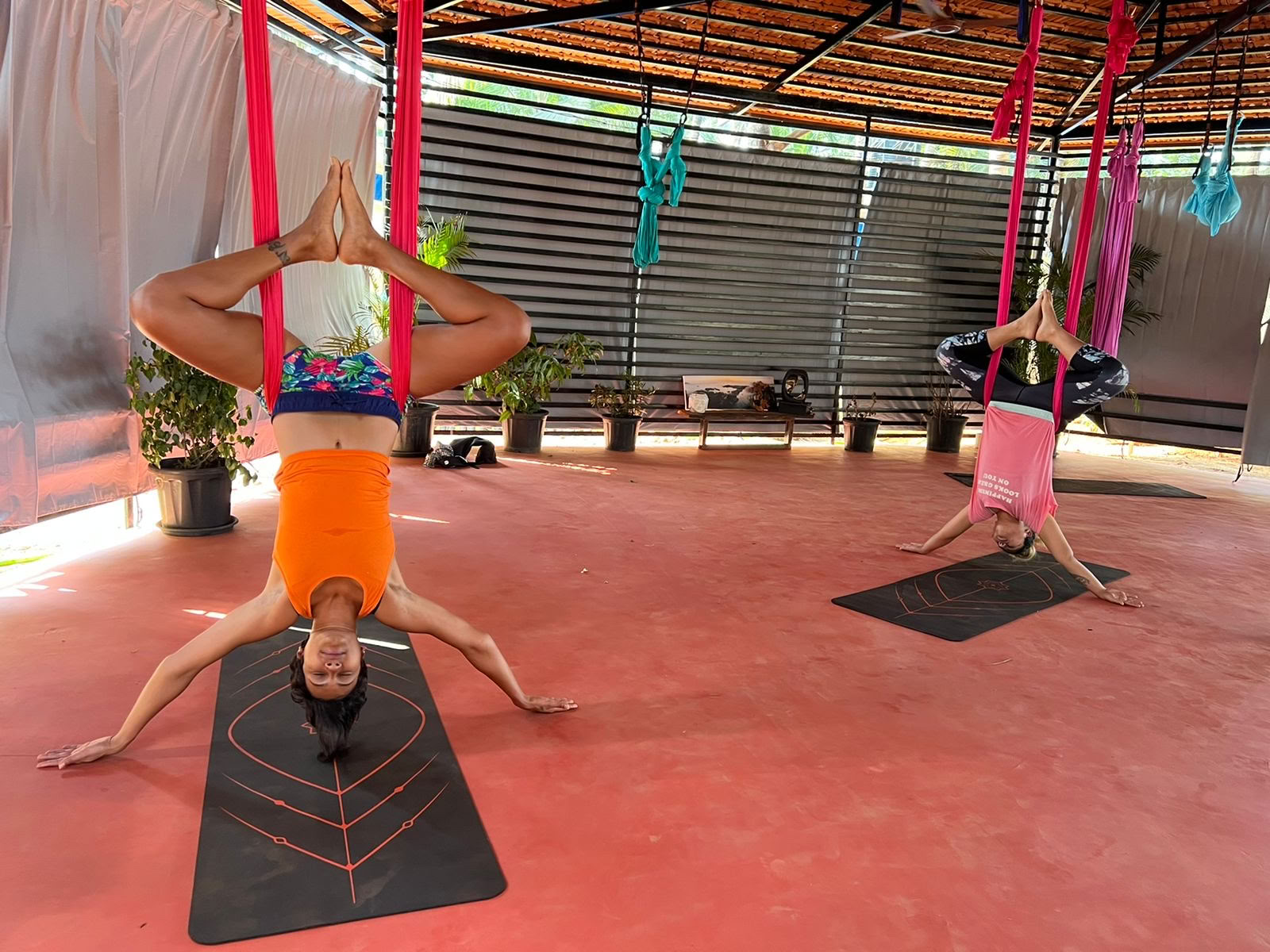 OM Studio Agonda - Aerial Yoga en Sound Healing in Goa