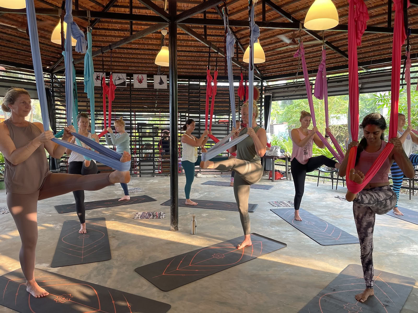 OM Studio Agonda - Aerial Yoga en Sound Healing in Goa