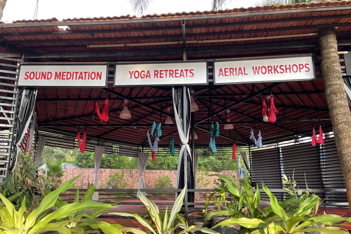 OM Studio Agonda - Aerial Yoga en Sound Healing in Goa