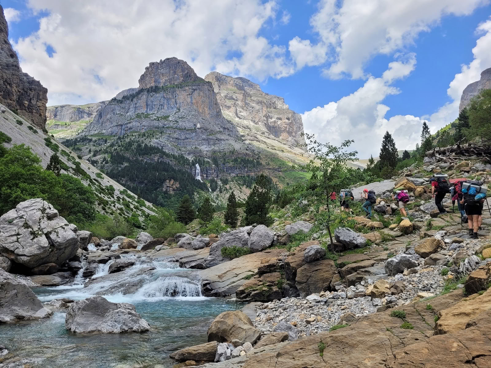 Casa Cuadrau: Yoga, kunst en natuur in de Pyreneeën
