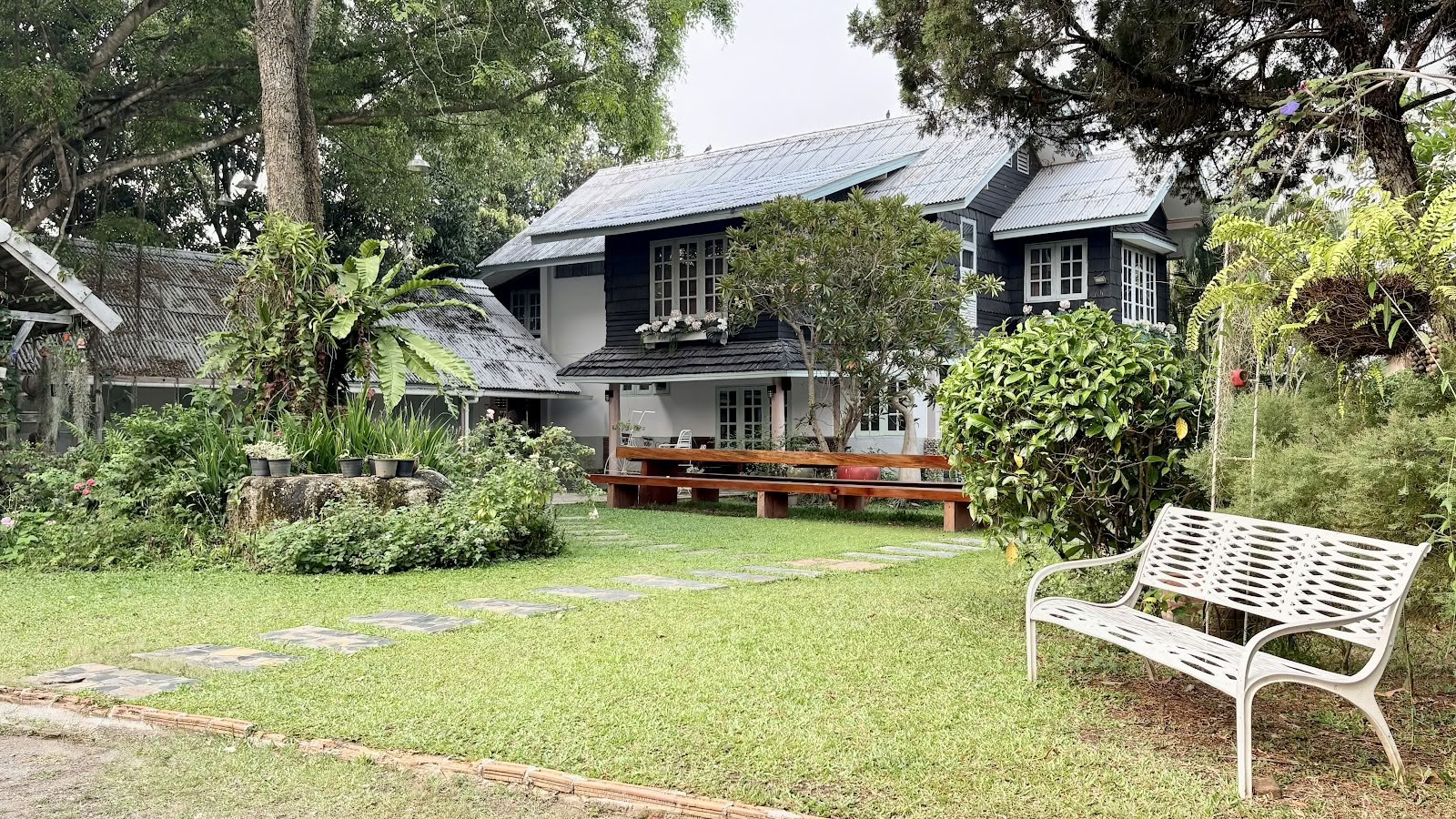 Luminaria Yogashala – Yogaschool en yogaretraite Chiang Mai