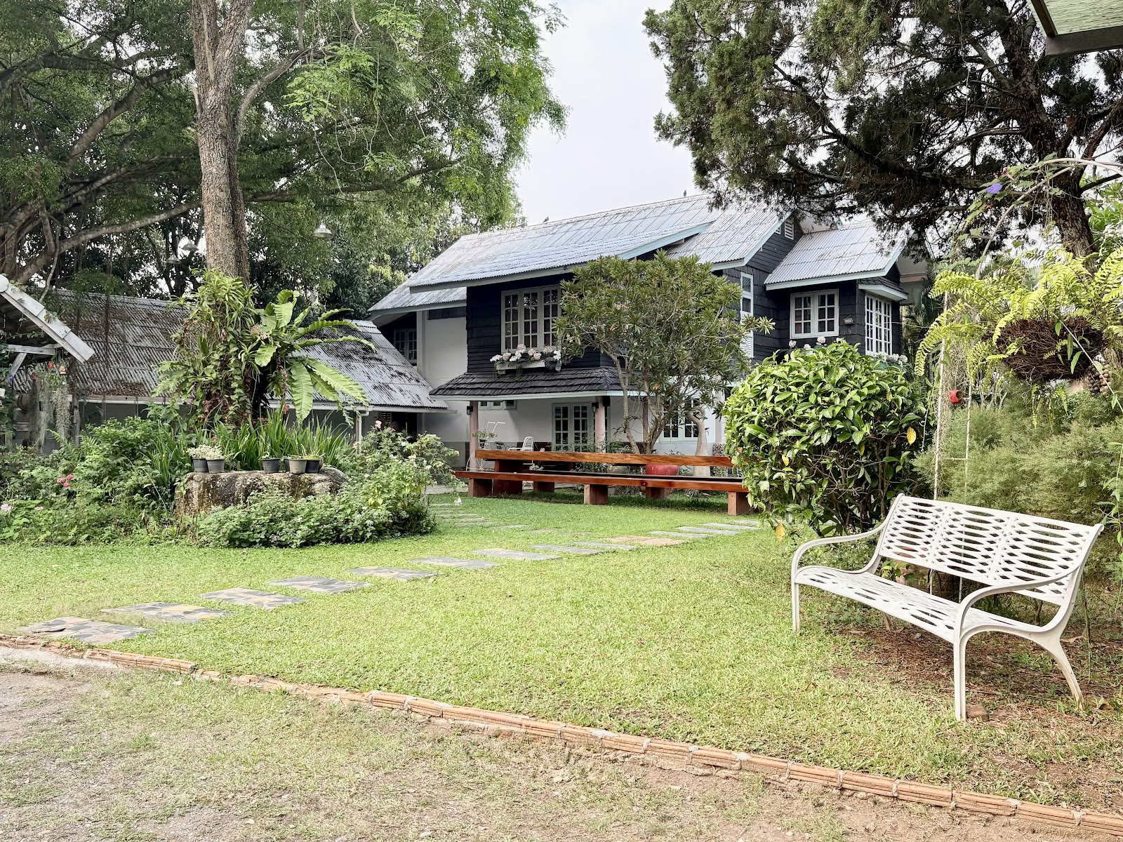 Luminaria Yogashala – Yogaschool en yogaretraite Chiang Mai