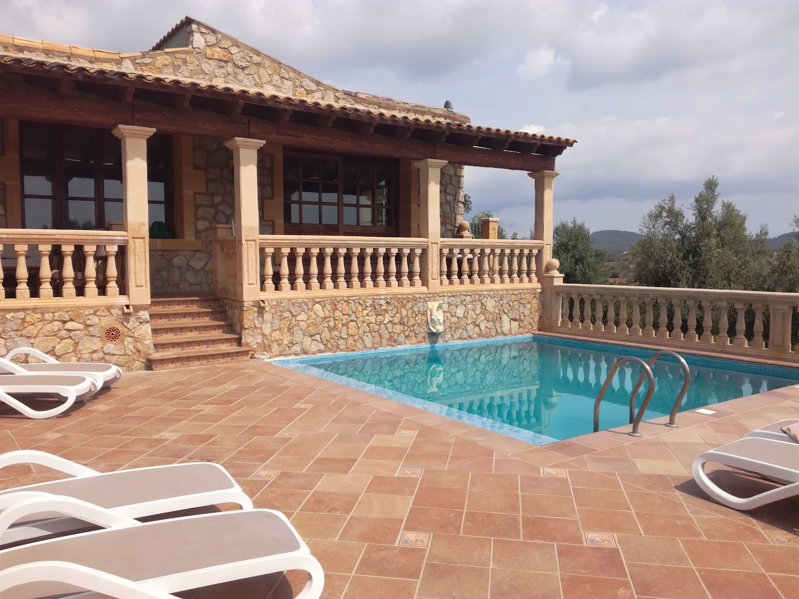 Ashram Mallorca | Ademsessies | EMDR & Hypnose | Coaching | Hartopenende & Visiewerk