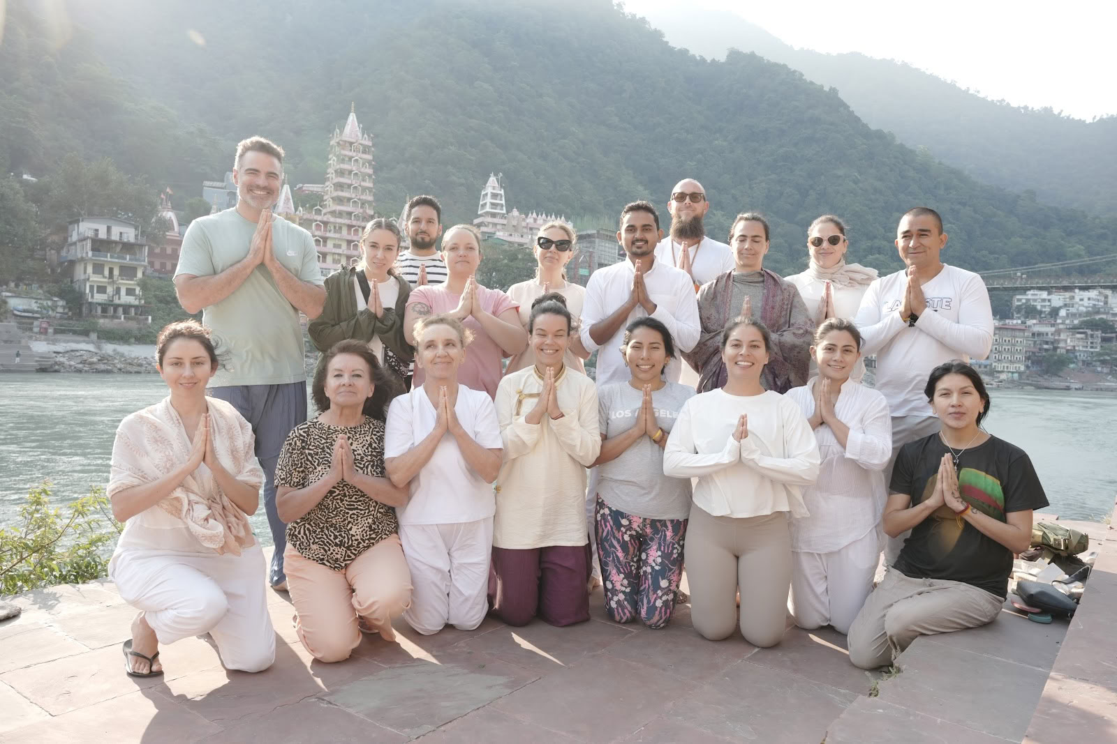 Rishiganga Yogshala - Yogadocentenopleiding & yogaretreats in Rishikesh