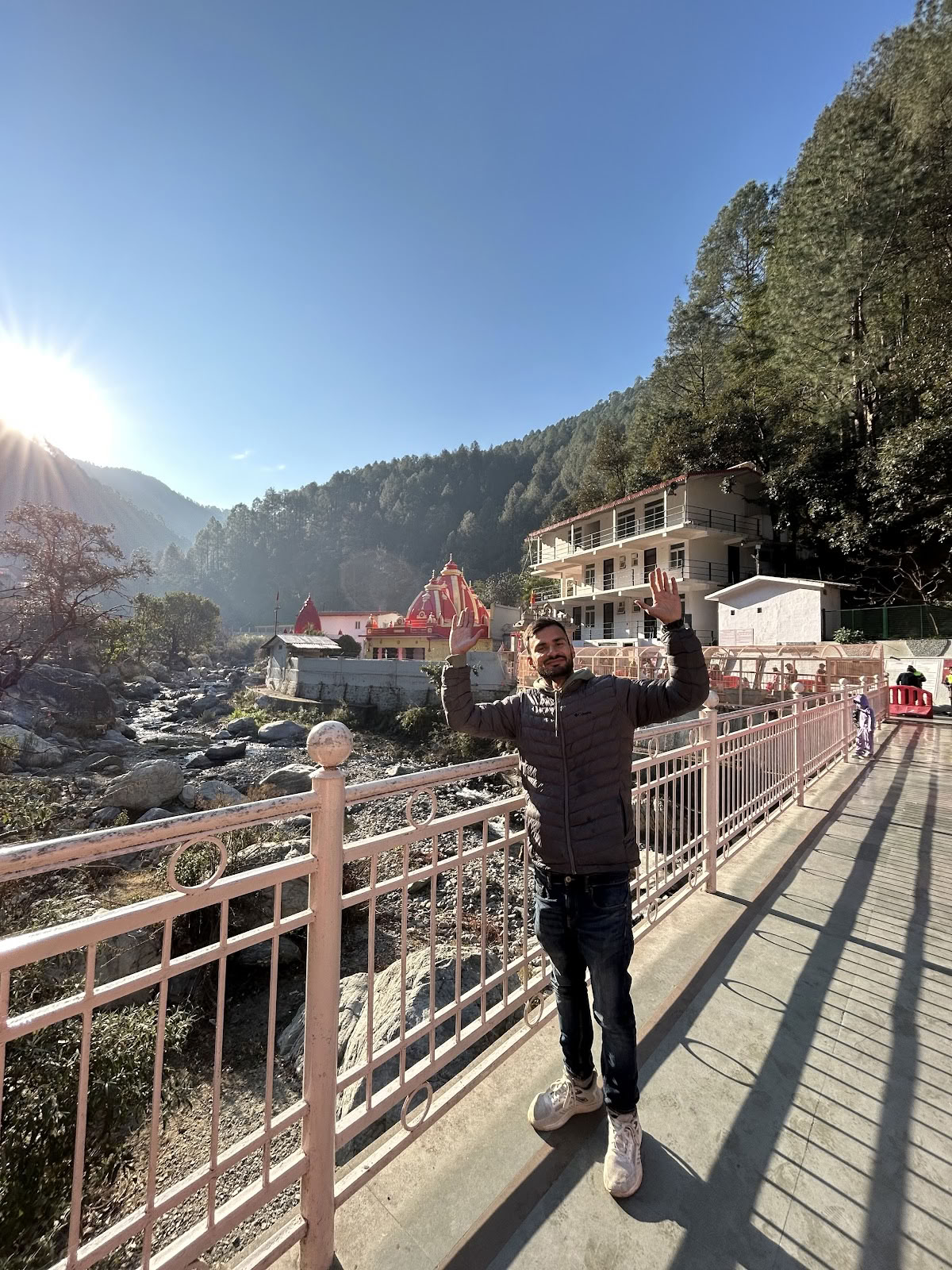 Rishiganga Yogshala - Yogadocentenopleiding & yogaretreats in Rishikesh