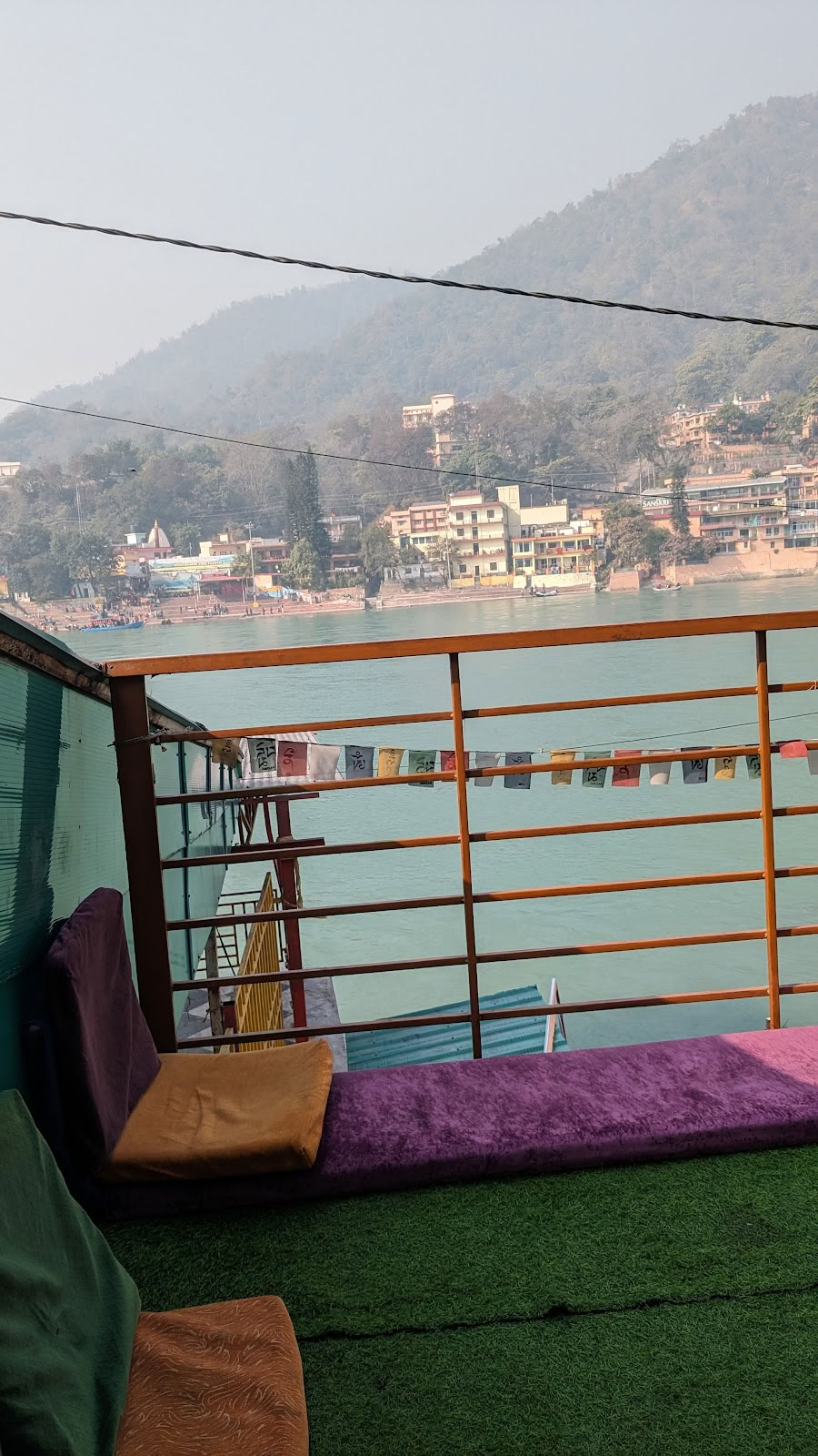 Rishiganga Yogshala - Yogadocentenopleiding & yogaretreats in Rishikesh