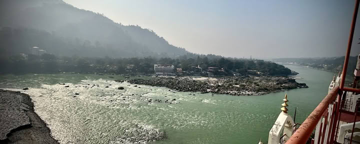 Rishiganga Yogshala - Yogadocentenopleiding & yogaretreats in Rishikesh