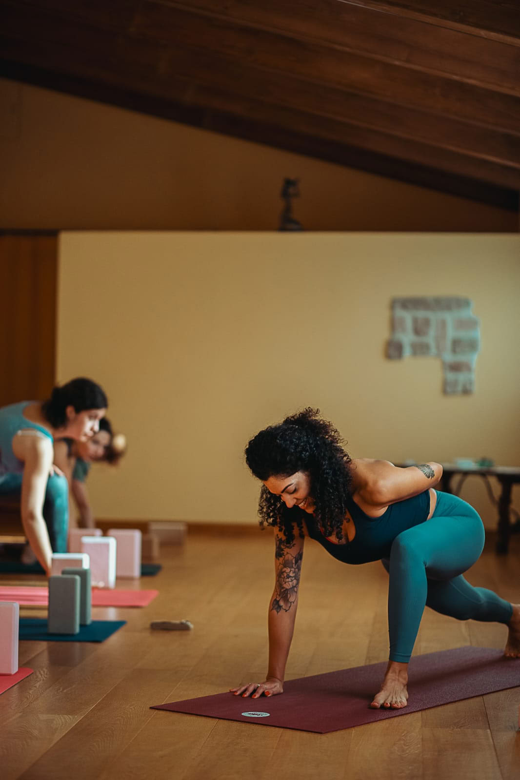 Vinyasa-yoga met Adriana - in het Engels, voor meerdere niveaus