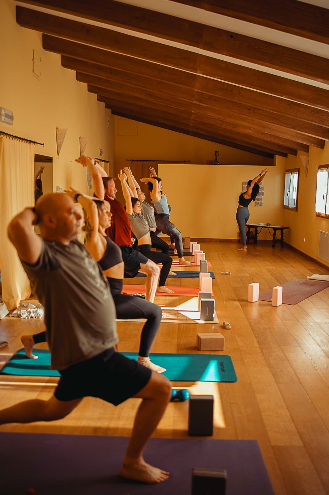 Vinyasa-yoga met Adriana - in het Engels, voor meerdere niveaus