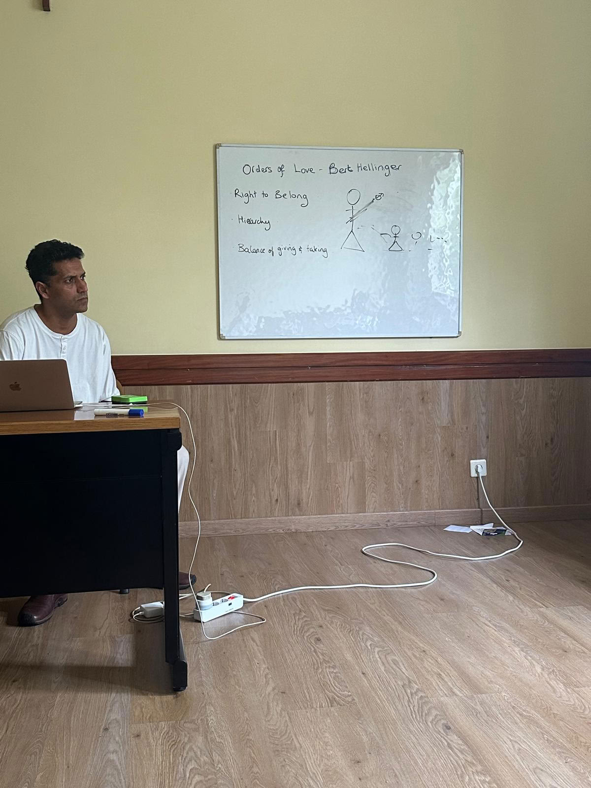 Dr. Ameet Aggarwal ND, natuurgeneeskundig arts, homeopaat, psychotherapeut