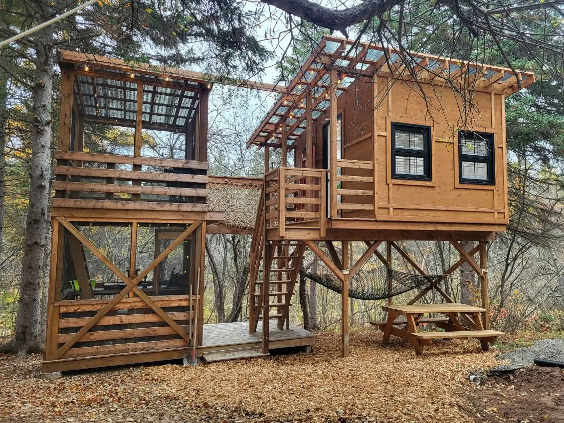 Accommodatie in luxe koepeltenten aan de beekzijde