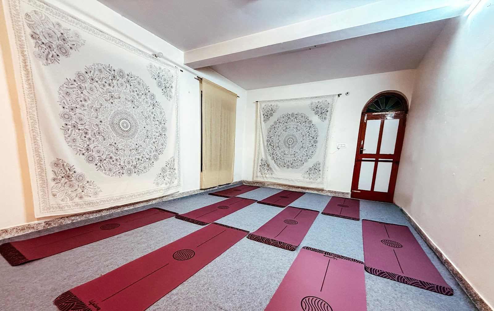 Bir Yoga Huis