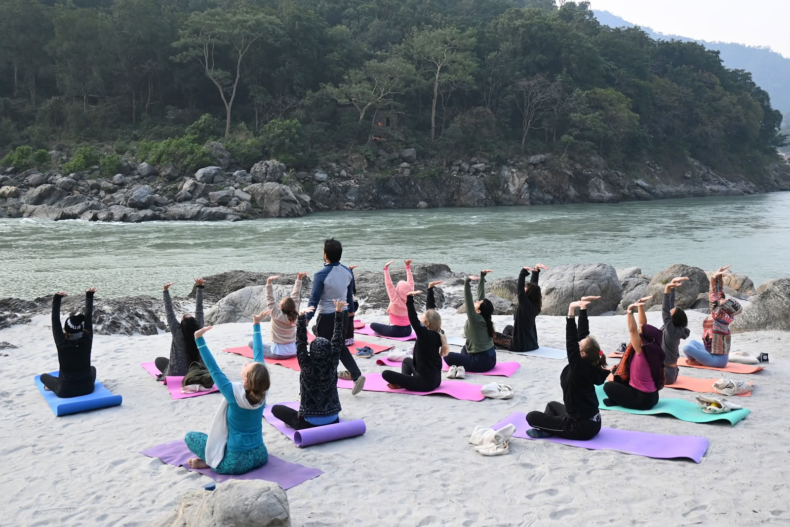 Jiva Yoga Academy - 200 uur, 300 uur yogadocentenopleiding in Rishikesh, India