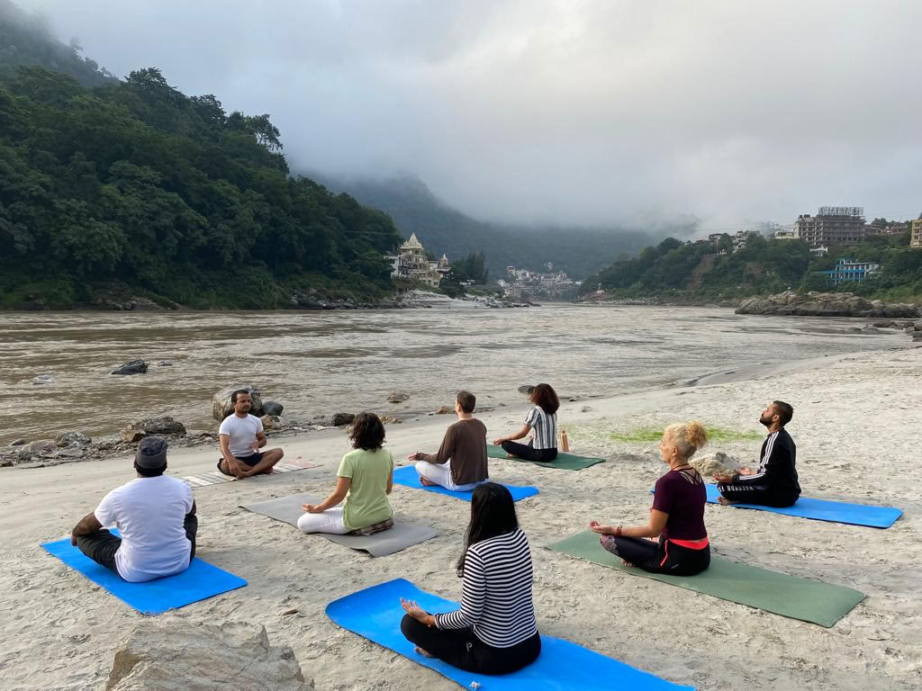 Jiva Yoga Academy - 200 uur, 300 uur yogadocentenopleiding in Rishikesh, India