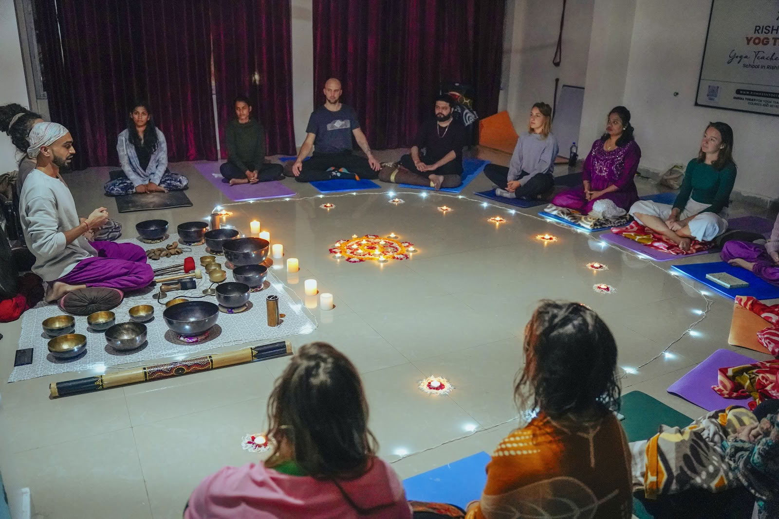 Kaivalyam Yoga School - Yogadocentenopleiding in Rishikesh