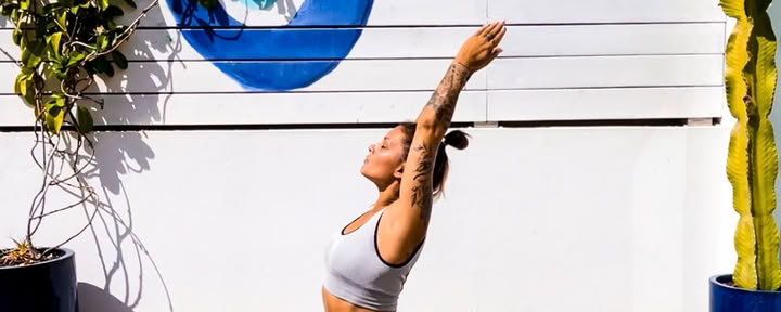DHARMANAS YOGA EN SURF