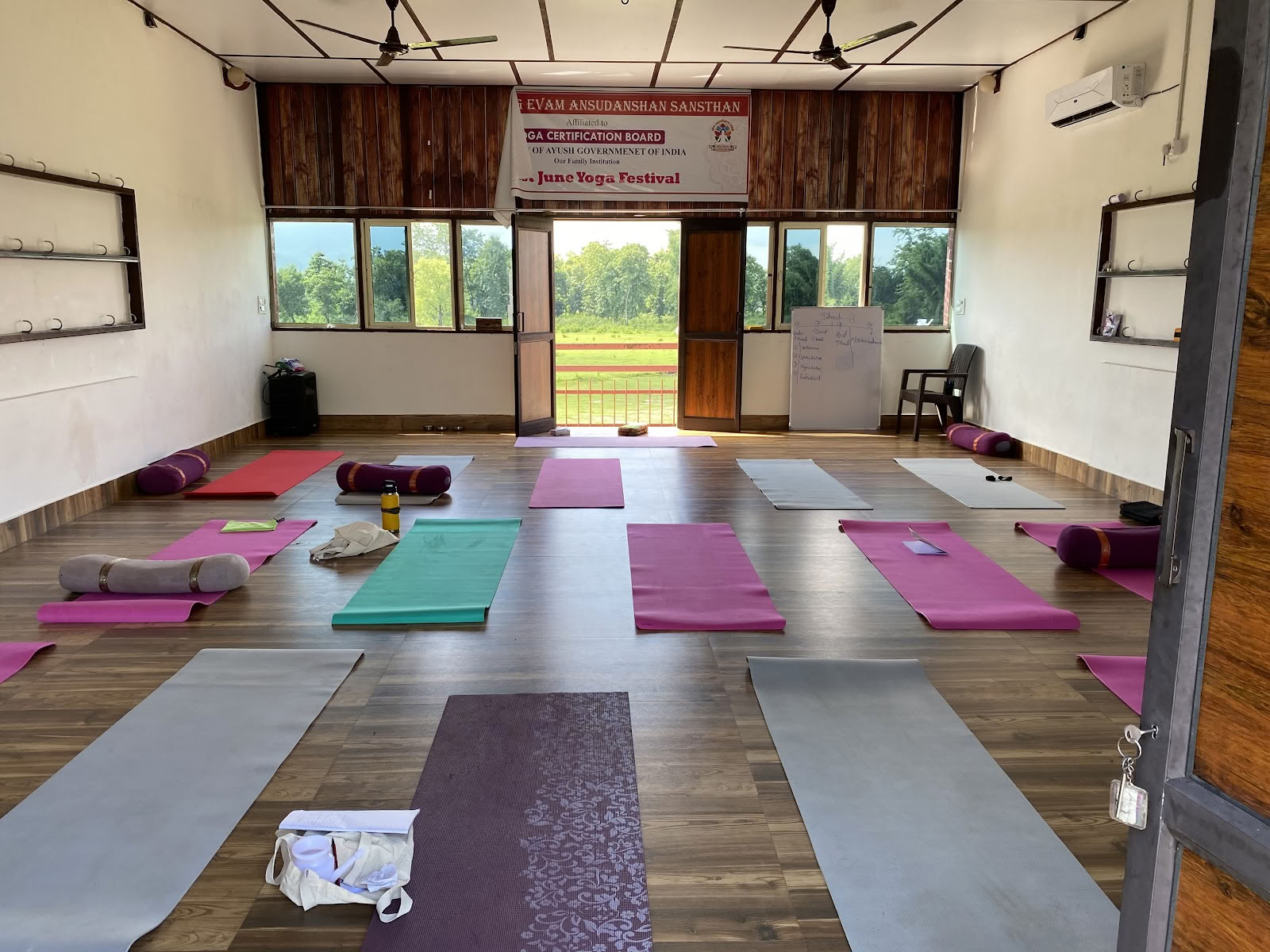 Triguna Yogaschool