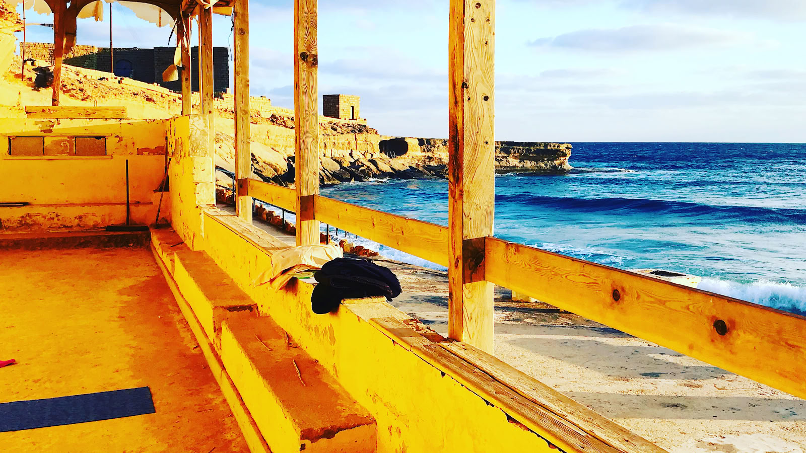 Gele Rots Yoga Gozo