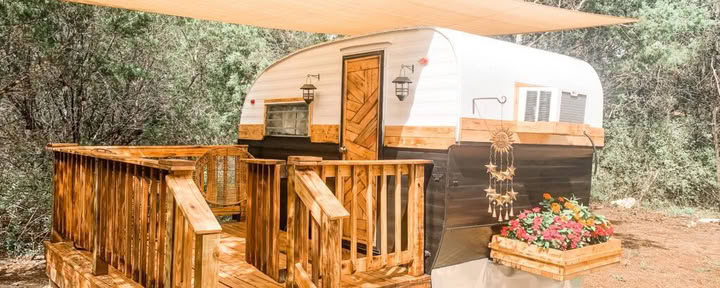 Private Sun Chaser Vintage Trailer Accommodation