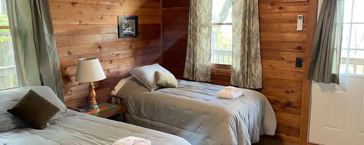 Shared Twin Bed Double Room with Private Bathroom