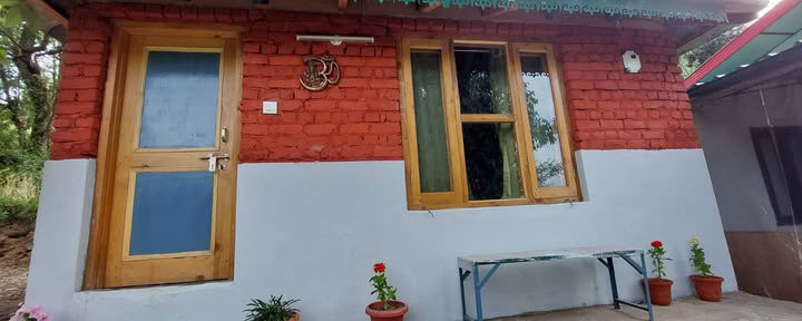 Basic Comfort Rooms (Shared Accommodation – Basic Comfort) *Washroom Non-attached