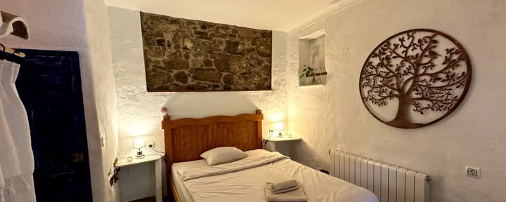 Single Room for 1 guest with shared bathroom