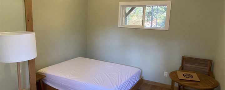 Bell Hotel (1 queensize bed)