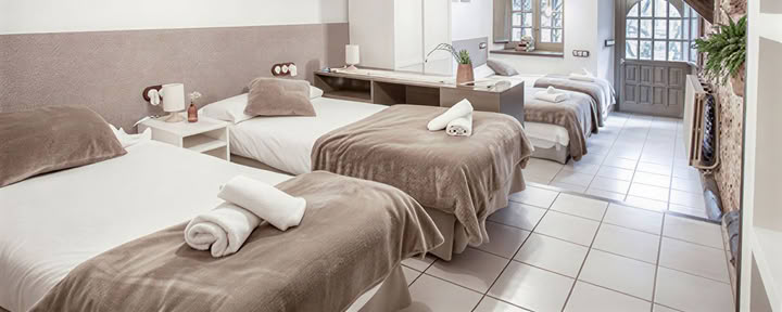 Retreat in Suite "The Cherry Tree Room" (Bed 01)